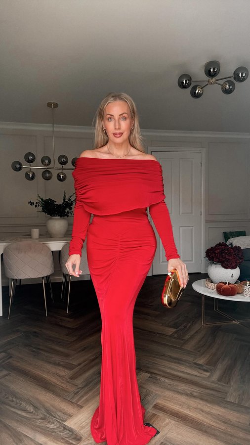 Instagram post by @leah_jane___ for Karen Millen. Caption reads: Which red dress do you prefer? ❤️ 1 or 2? The good....