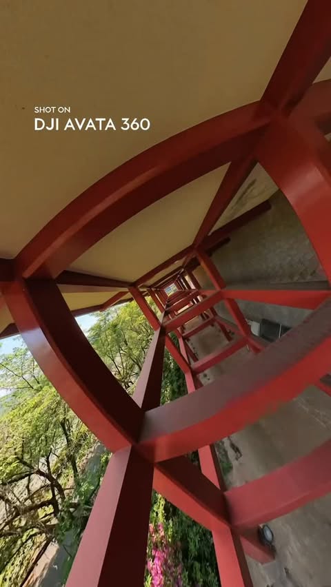 Instagram post by @japan.no.1 for DJI. Caption reads: DJI Avata 360 1.2億画素のパノラマ撮影が可能な次世代FPVドローン [...].