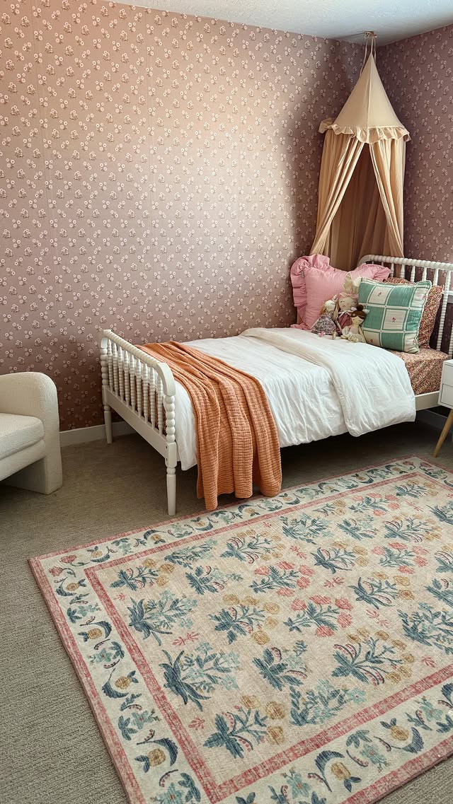 Instagram post by @keenapeery for Loomwell. Caption reads: [...] a makeover to all 3 kids rooms with....