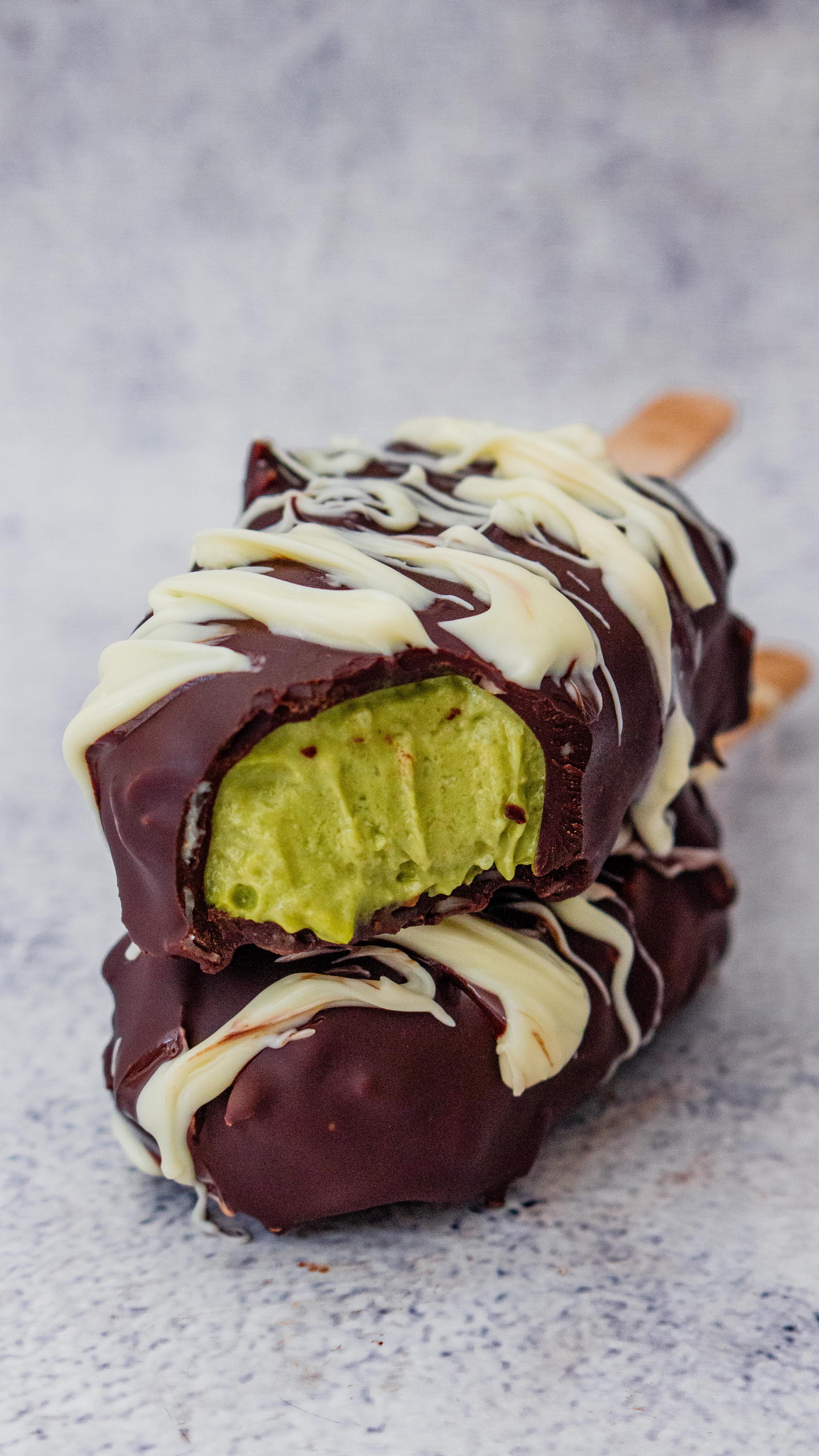 Instagram post by @mrshollingsworths for Hu Kitchen. Caption reads: Recipe below 👇 you need these 5 ingredient, Dubai....