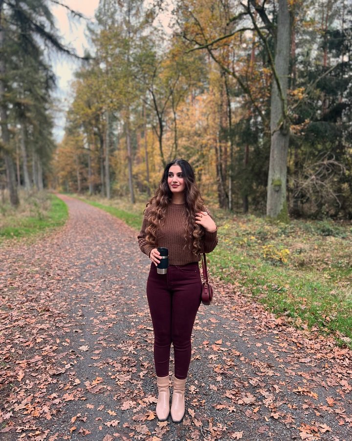 Instagram post by @simavkamill for Joom. Caption reads: 🤎🍂

لبستي من @joom  @joom_de 
Code:SIMAV
#joom.