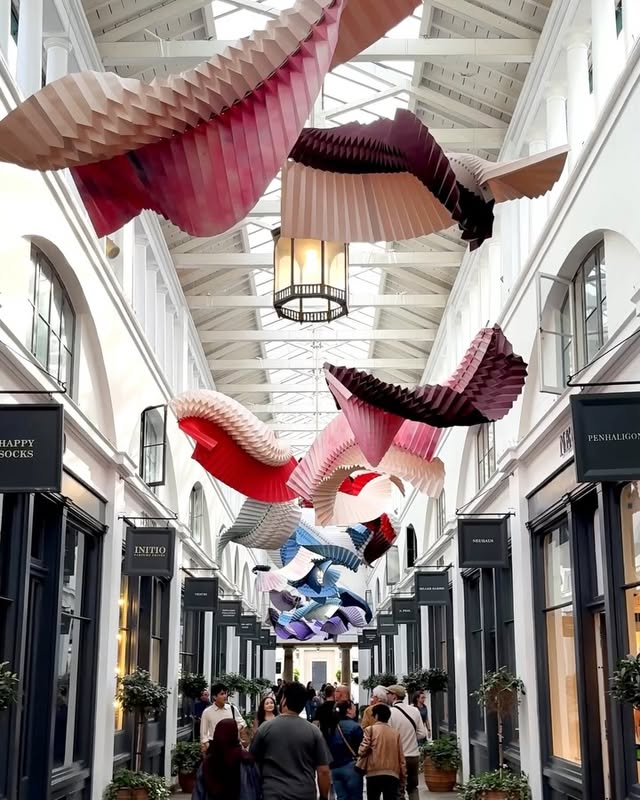 Instagram post by @a_london_story for ELEMIS. Caption reads: [...] experience started with a blissful Elemis....