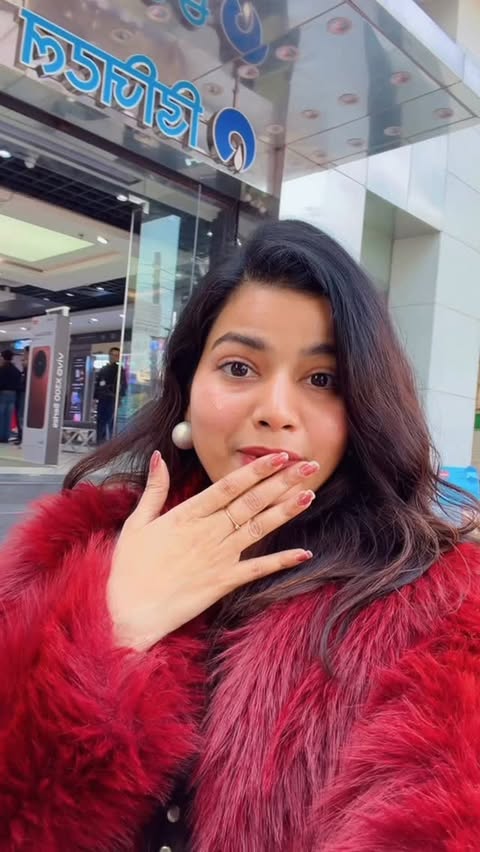 Instagram post by @itsmedream29 for Reliance Digital. Caption reads: [...] @motorolain Signature Phone live at Reliance....