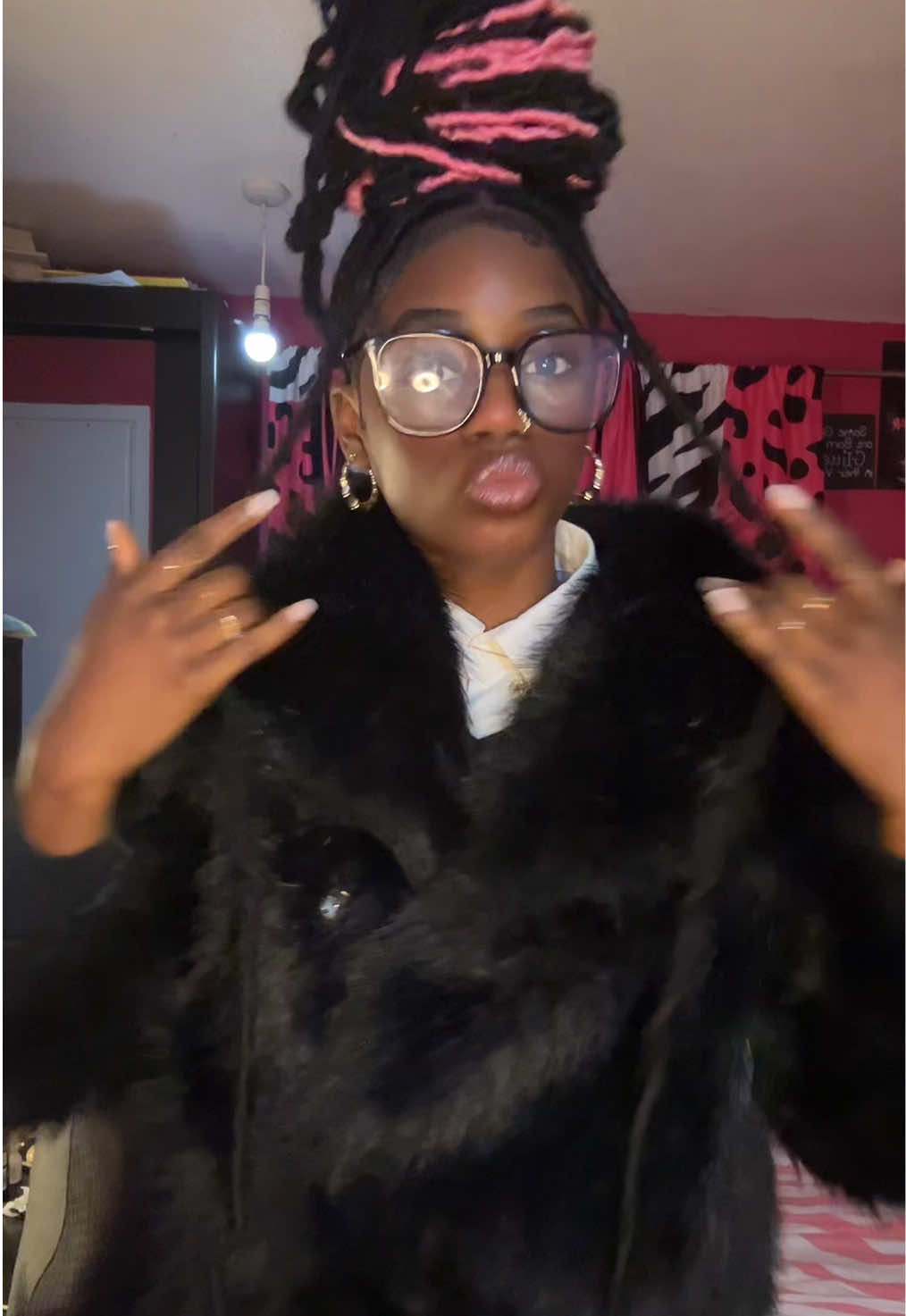 TikTok post by @_michellegift for TikTok Shop. Caption reads: ootd 🖤🩷 ~ first day of school 🏫  🏷️:@TikTok....