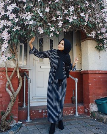 Instagram post by @nuzihajmal for Hawaa Clothing. Caption reads: I am running out of places 😅

Wearing :....