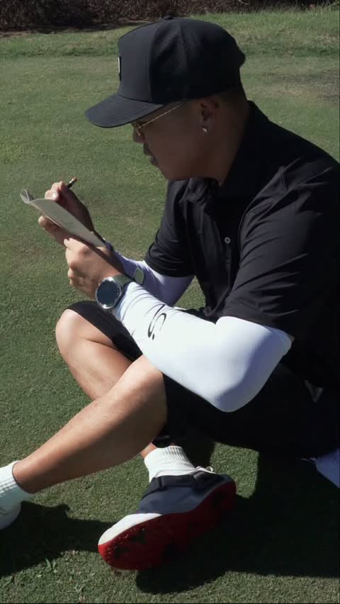 Instagram post by @samyigolf for Samsung Mobile. Caption reads: [...] #TeamGalaxy #SamsungPartner....