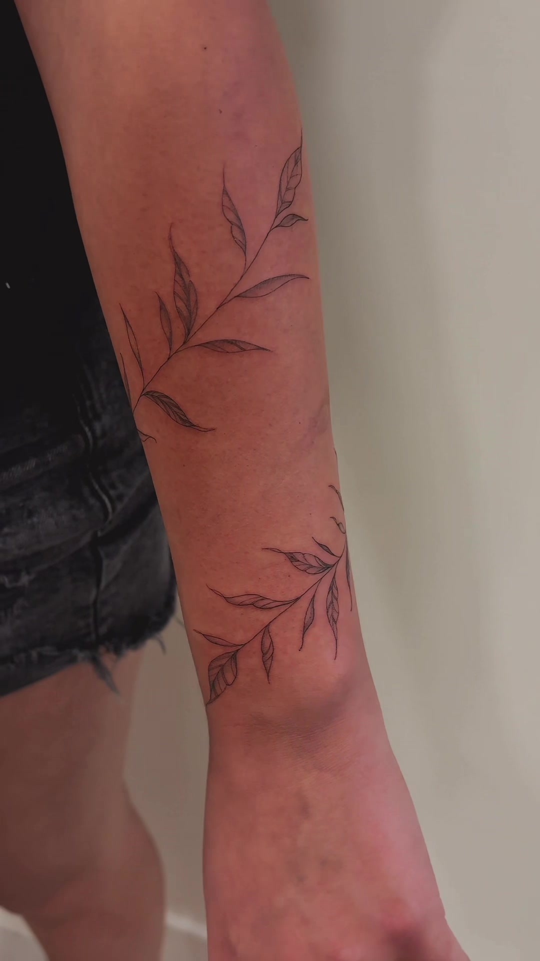 TikTok post by @its.taylerrjo for EMALLA Official. Caption reads: [...] #utahfinelinetattoo #vinetattoo@EMALLA....