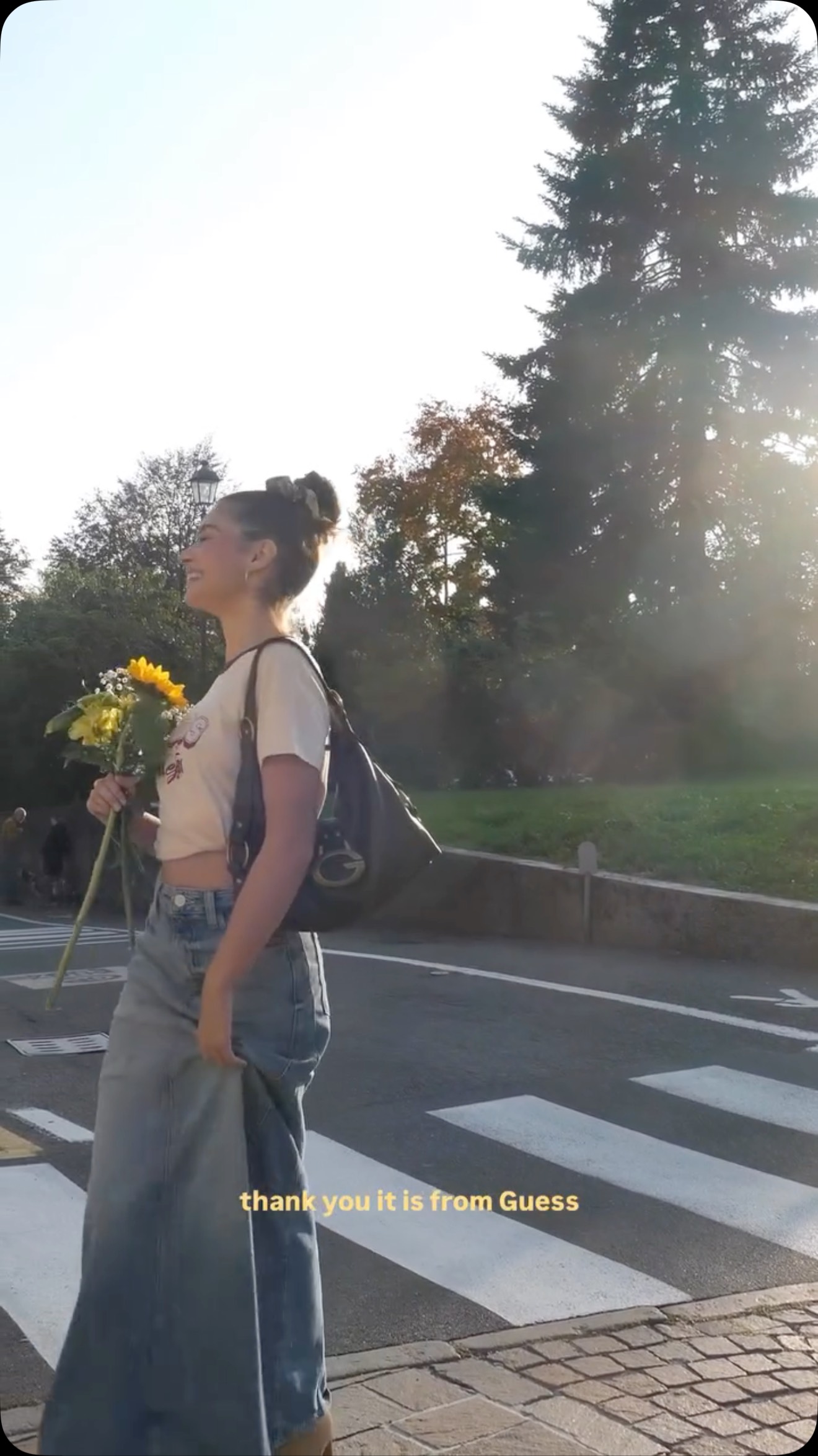 Instagram post by @sarasvegliaeprimavera for GUESS. Caption reads: Sure my crush is my new Camden Bag 👛 ❤️
 @guess....