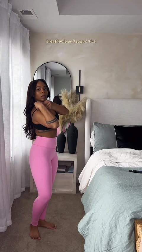 Instagram post by @simone.sharice for vspink. Caption reads: [...] to move, teach, and live in all day.
....