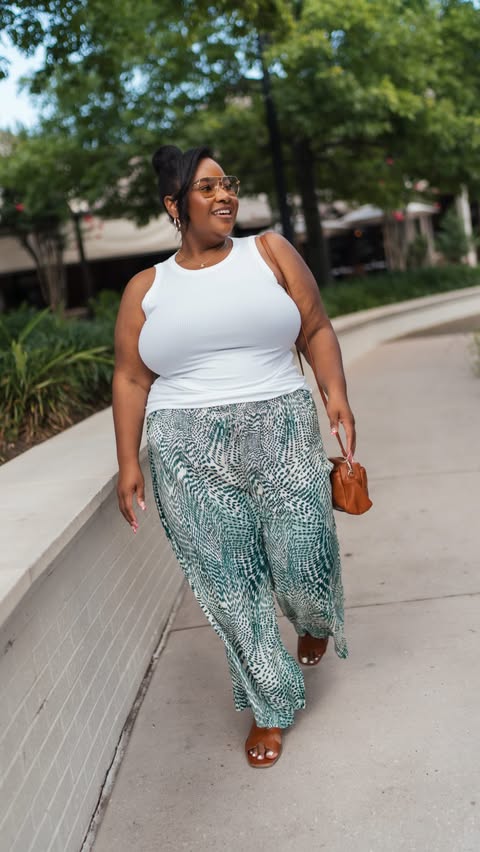Instagram post by @fromheadtocurve for Lane Bryant. Caption reads: #LaneBryantPartner The summer heat doesn’t have to....