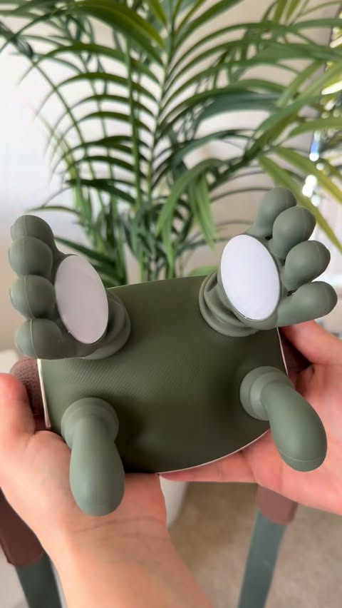 Instagram post by @meyserakca for AliExpress. Caption reads: [...] to get amazing products like this on....