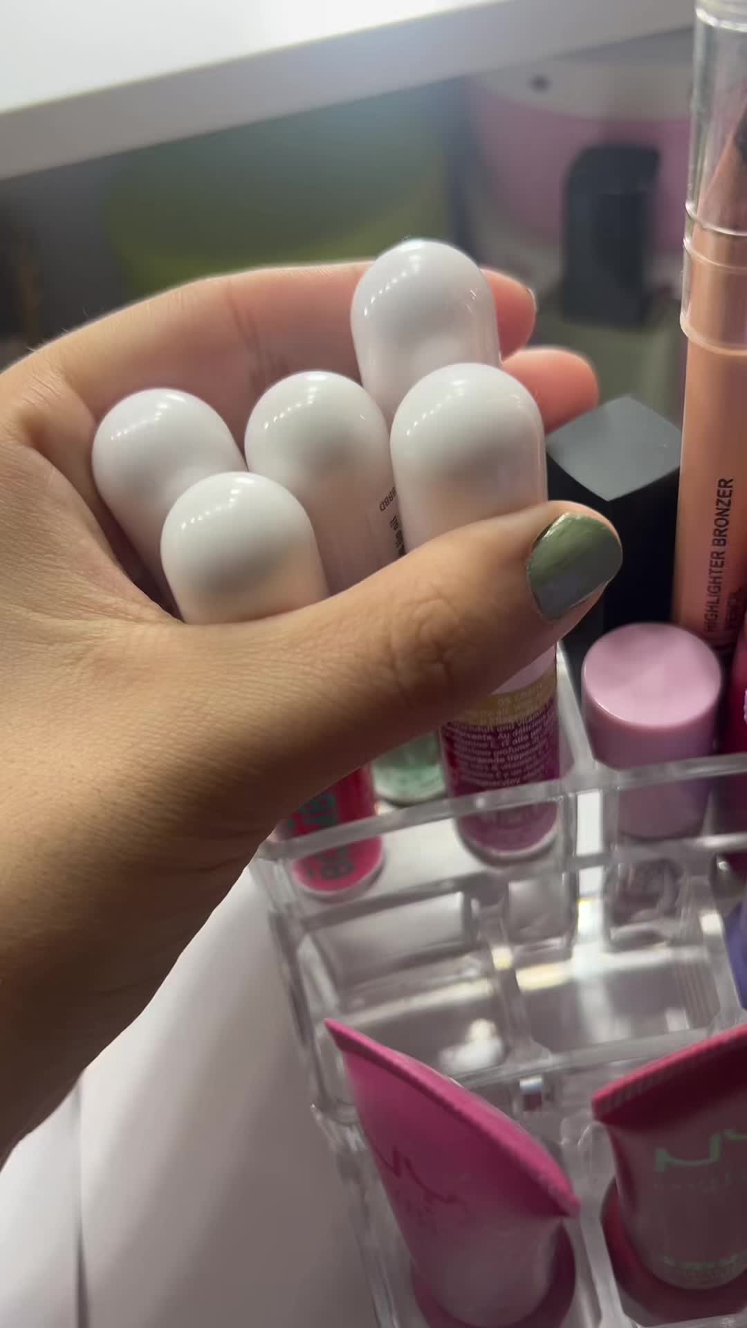 TikTok post by @milafigueroau for ESSENCE. Caption reads: #gloss #lipglossfilling #essence....