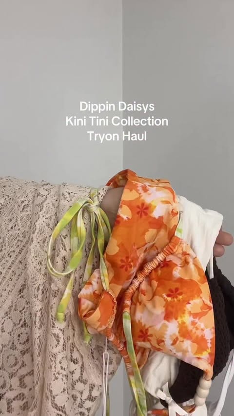 Instagram post by @allisonvallerand for Dippin' Daisy's. Caption reads: the new @dippindaisys kini tini collection >> 
use....