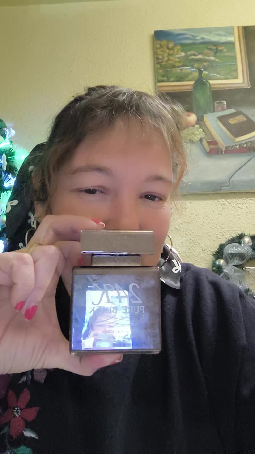 TikTok post by @amfinlove for LONKOOM.ES. Caption reads: [...] Lonkoom 24 k hombre viral en tick tok....