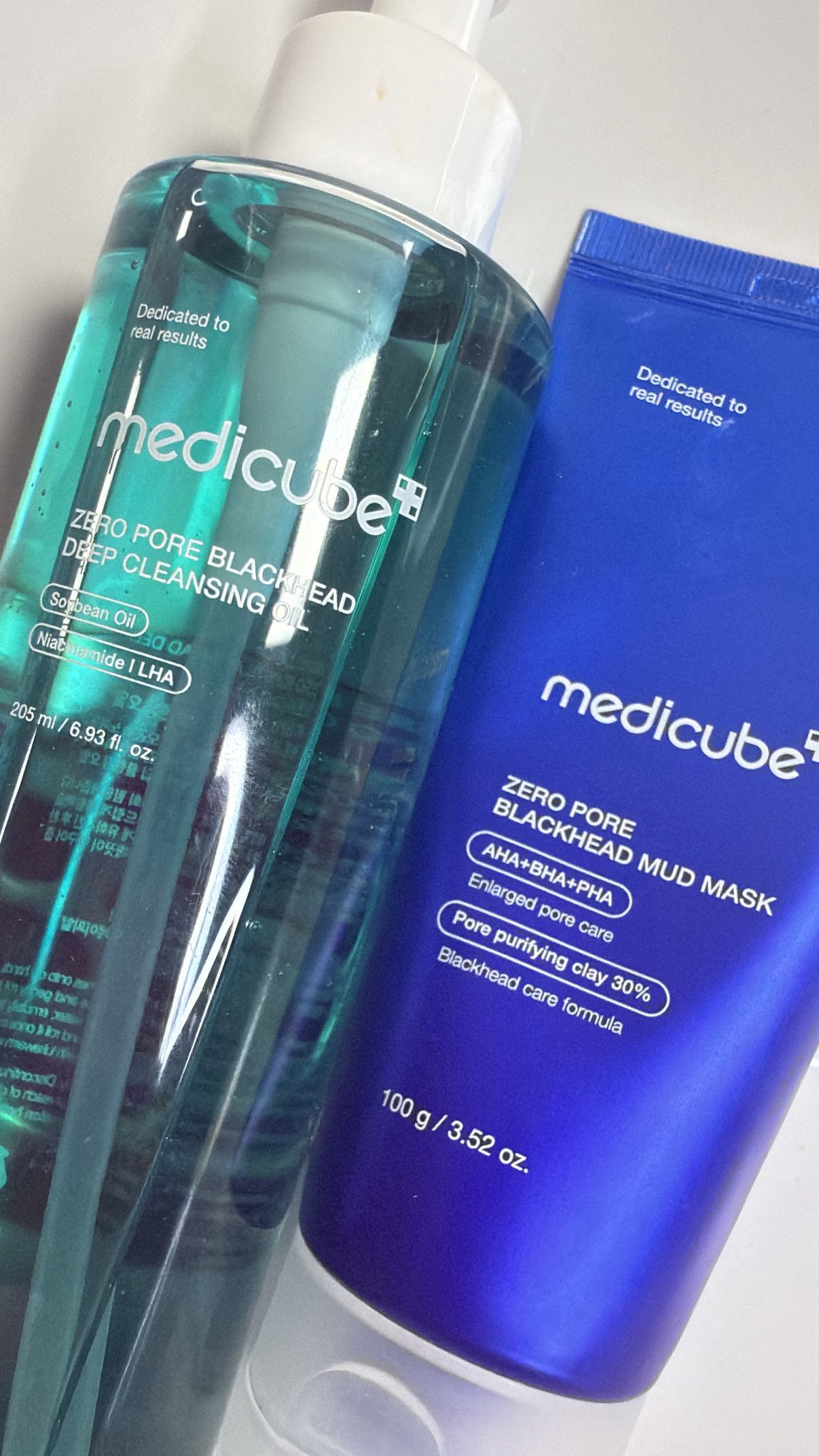 Instagram post by @sandrapchaves for Medicube. Caption reads: [...] com os famosos produtos da....