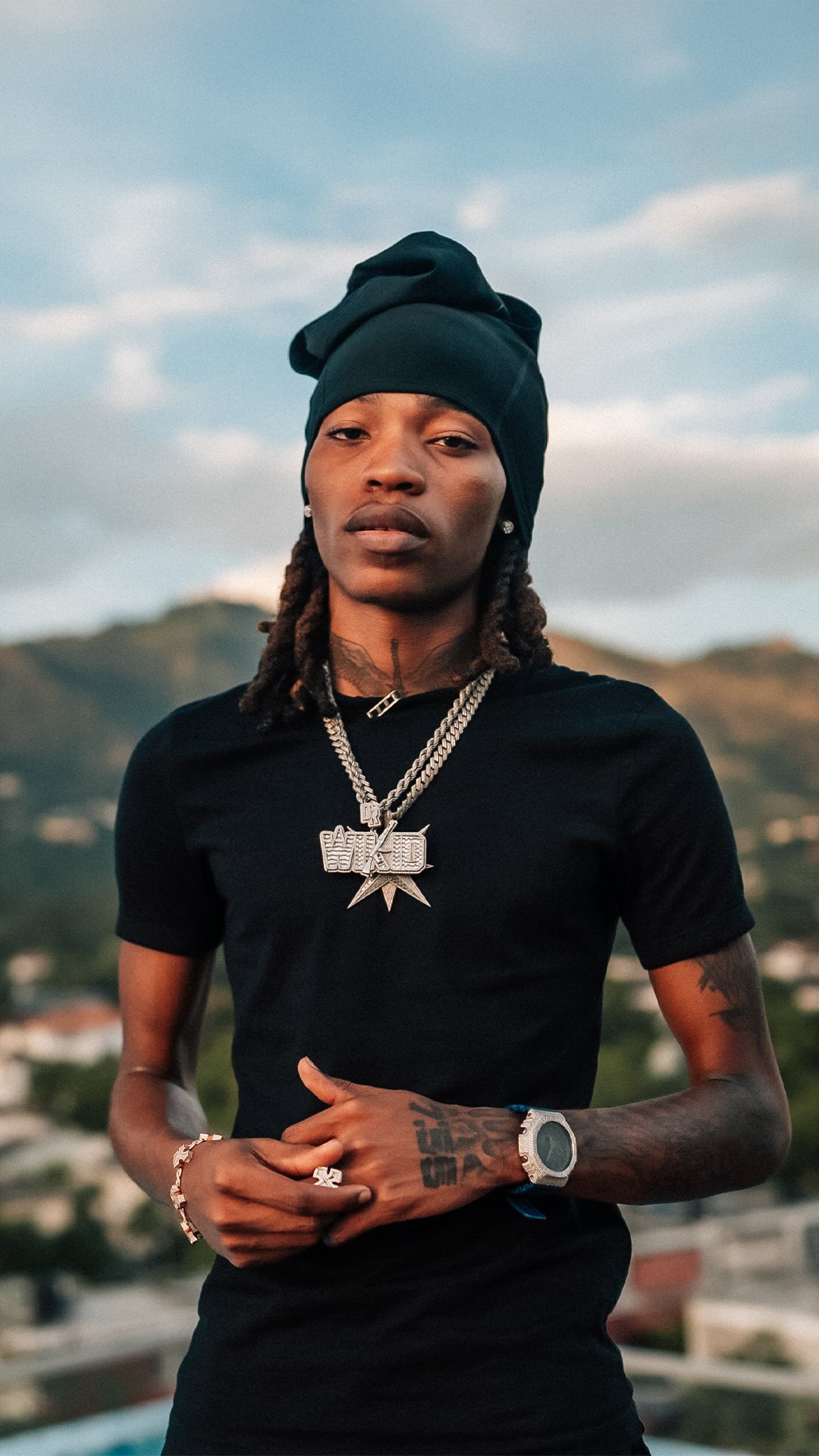 Instagram post by @deadlyofficial for Clarks Originals. Caption reads: @armaniimusiq performs ‘Rough Patch’ inna DEADLY....