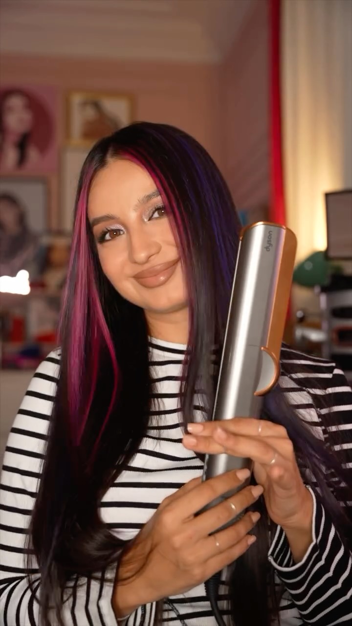 Instagram post by @mariazvinca for Dyson. Caption reads: @mariazvinca  Dyson Airstrait™ își face treaba....