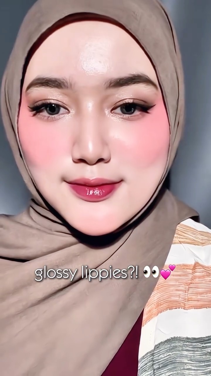 Instagram post by @dwiffahraherz for Barenbliss. Caption reads: @barenbliss_id Lily Makes Luminous Glow [...].