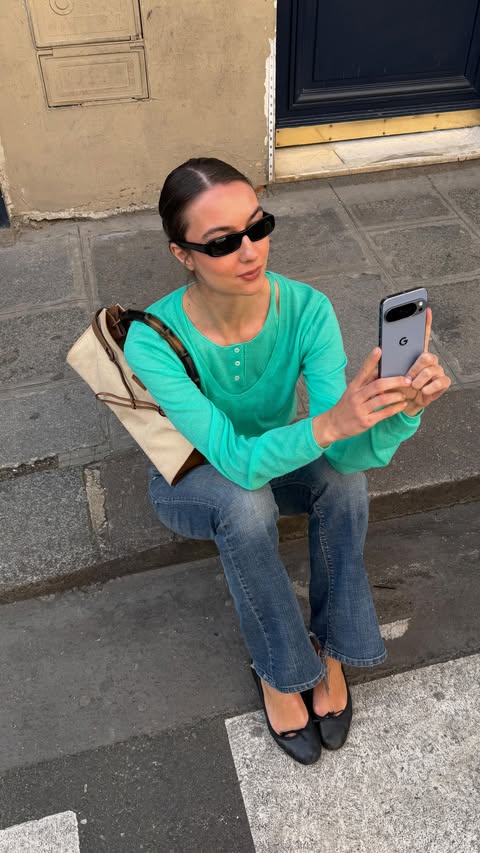 Instagram post by @laraaceliaa for Google Pixel. Caption reads: [...] wearing with Circle to search on my Google....