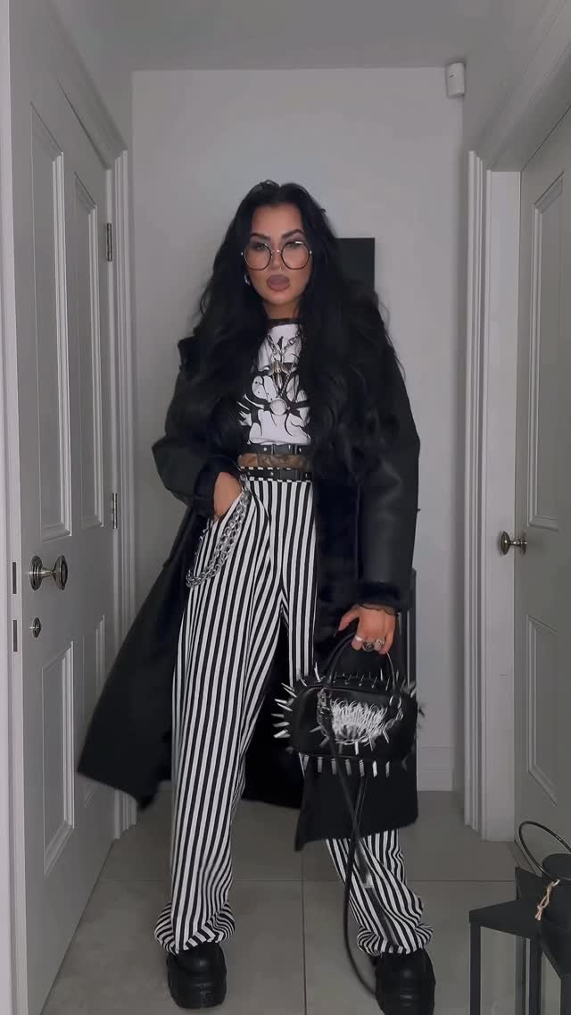 Instagram post by @rocknrollmama_x for Newrock. Caption reads: [...] (@vinted) 
Coat- ⏰ app
Boots-@newrock....