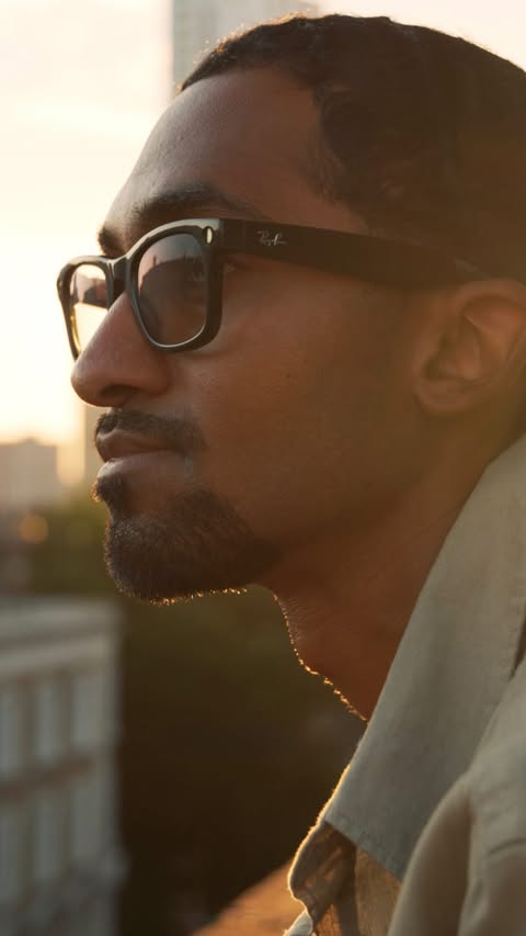 Instagram post by @dailysav for Ray-Ban | Meta. Caption reads: [...] city has never been easier than with....