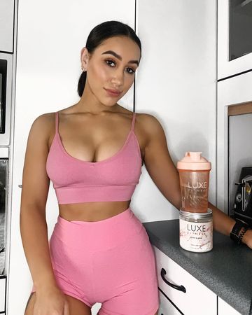 Instagram post by @jahmin.tekaru for LUXE Fitness. Caption reads: Ultra burner 💖

Limited edition peach ice tea....