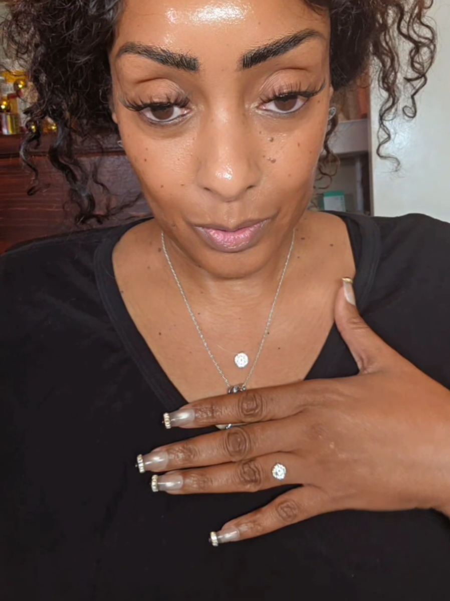 TikTok post by @curvvymandy for YSDD Jewelry. Caption reads: @YSDD Jewelry Official #ysdd_jewelry #beauty [...].
