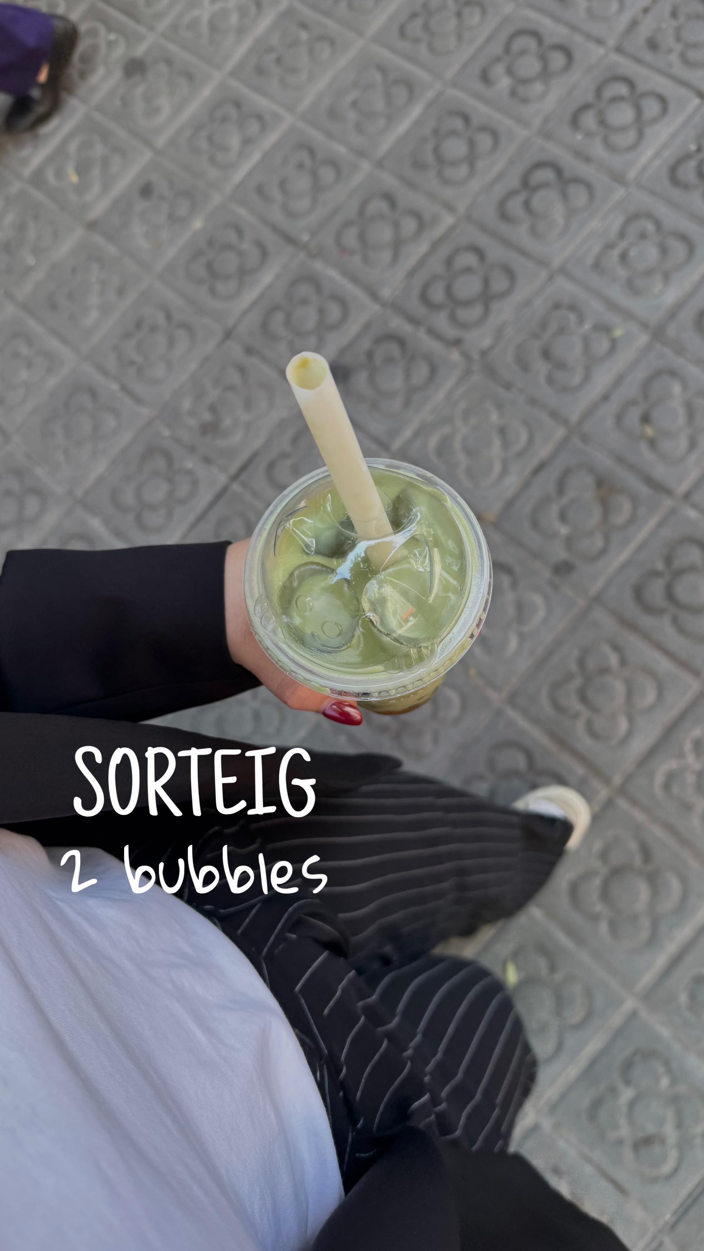 Instagram post by @taniaforns for hellobubble.com. Caption reads: ⚠️SORTEIG 1 GUANYADOR!⚠️

Què sortegem?
2 bubbles....