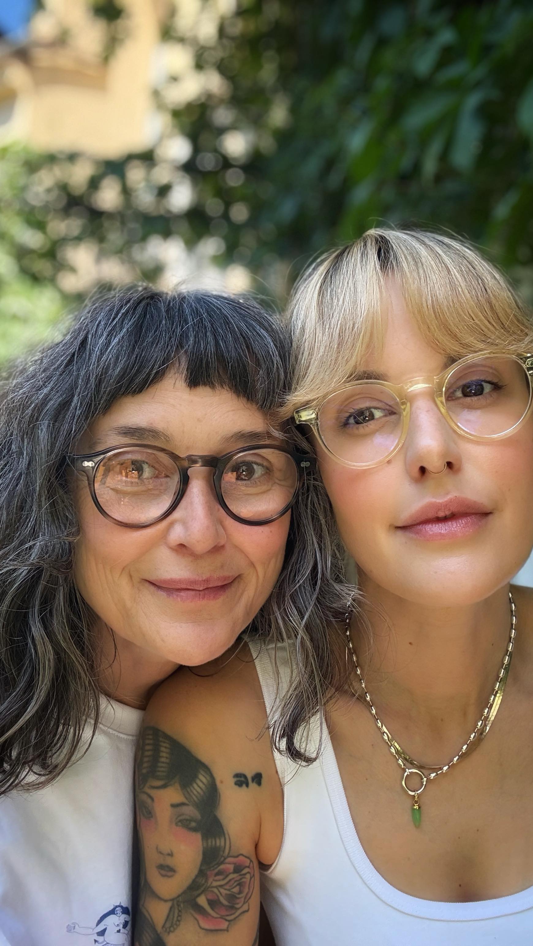 Instagram post by @sophie_pilitowska for topestetic. Caption reads: Z Mamą 💛
czasem pracujemy razem, a czasem po....