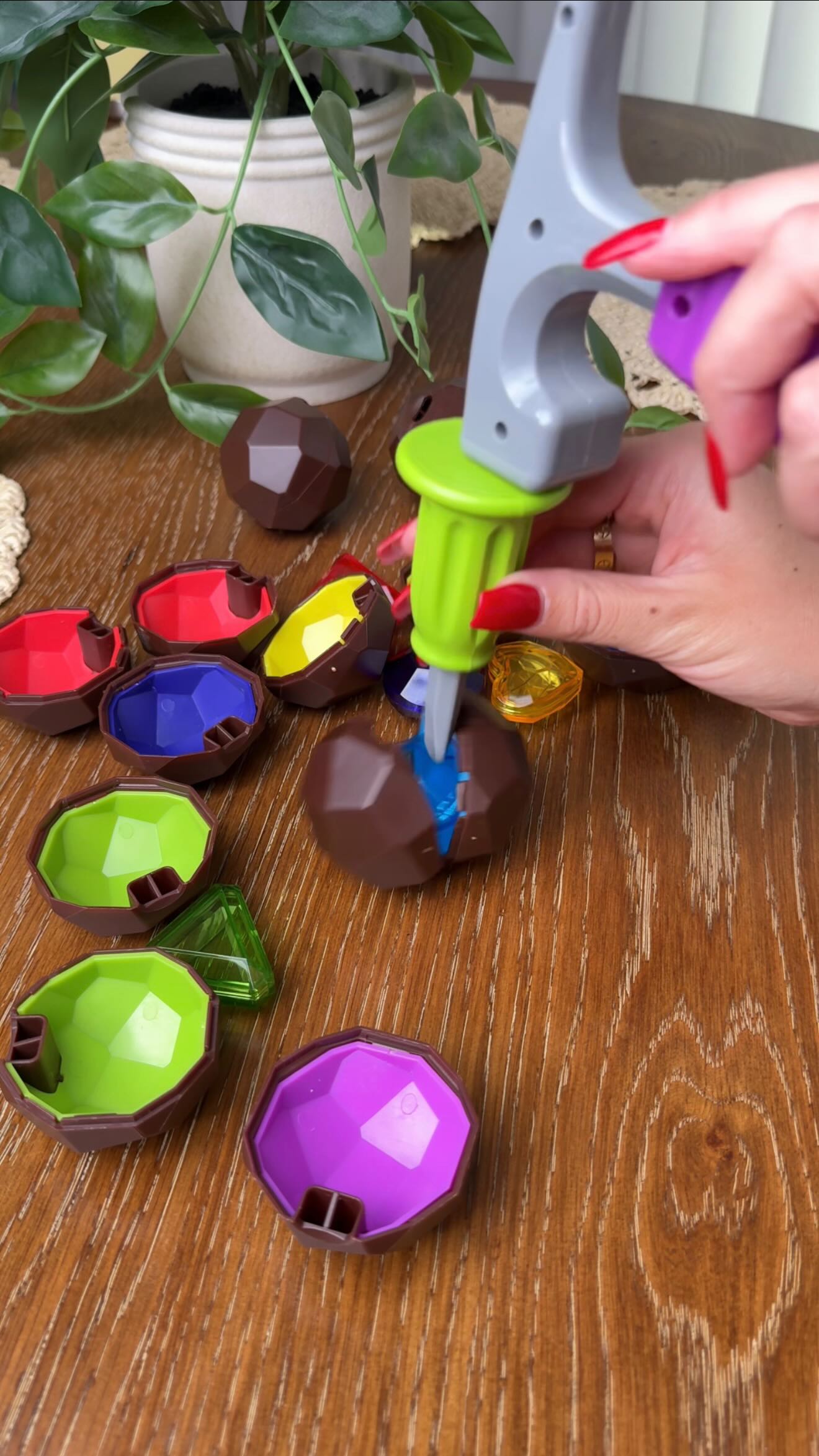 Instagram post by @cassiechristopher for Learning Resources. Caption reads: you’ve been warned! 💎 this rock n’ gem toy....