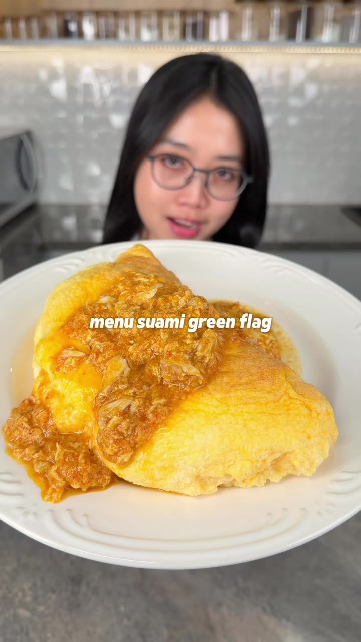 TikTok post by @agakenyang_ for Steincookware. Caption reads: [...] minyak sejak pake panci stainlessnya....