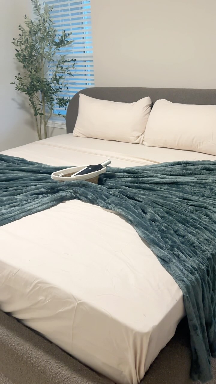 Instagram post by @serapbrdk for Bedsure Home. Caption reads: Discover the ultimate comfort with @bedsurehome’s....