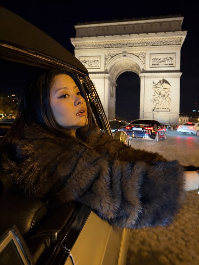 Instagram post by @caroline_hu for Mercedes-Benz. Caption reads: my ride tonight @mercedesbenz *invitation &gifted....