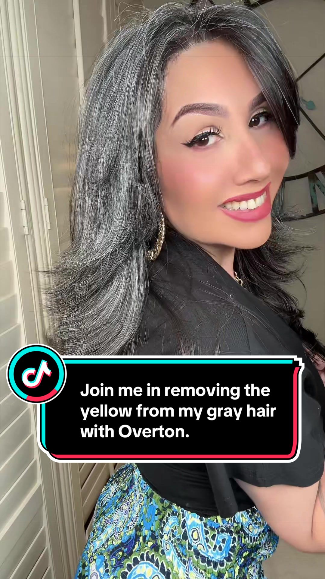 TikTok post by @limon.con.ron for oVertone Color. Caption reads: [...] #silverhair #matizador #tipscabello....