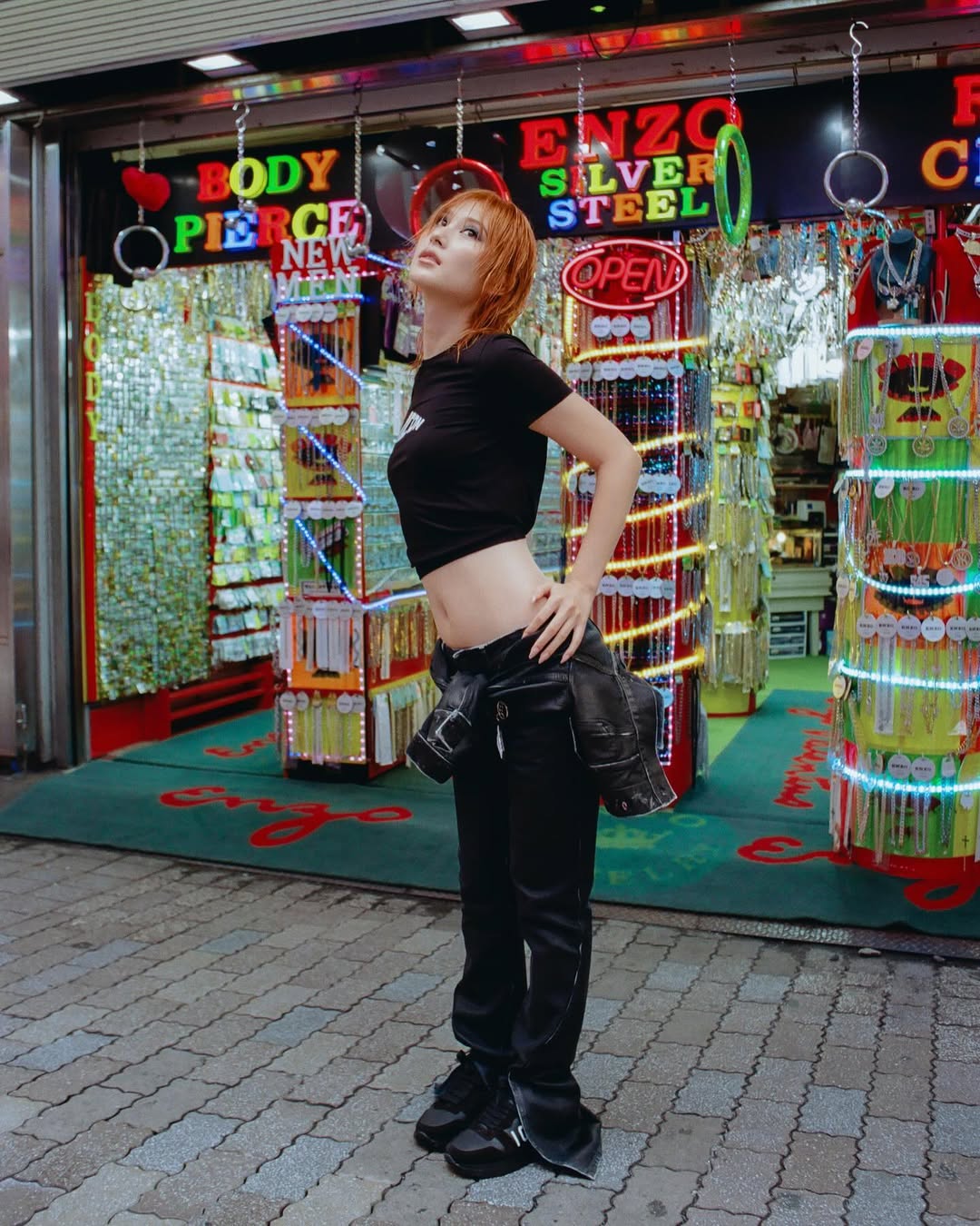 Instagram post by @momoka_nanbu for Droptokyo. Caption reads: ㅤㅤㅤㅤㅤㅤㅤㅤㅤㅤㅤㅤㅤ
@dsquared2 新カプセルコレクション“Icon New....