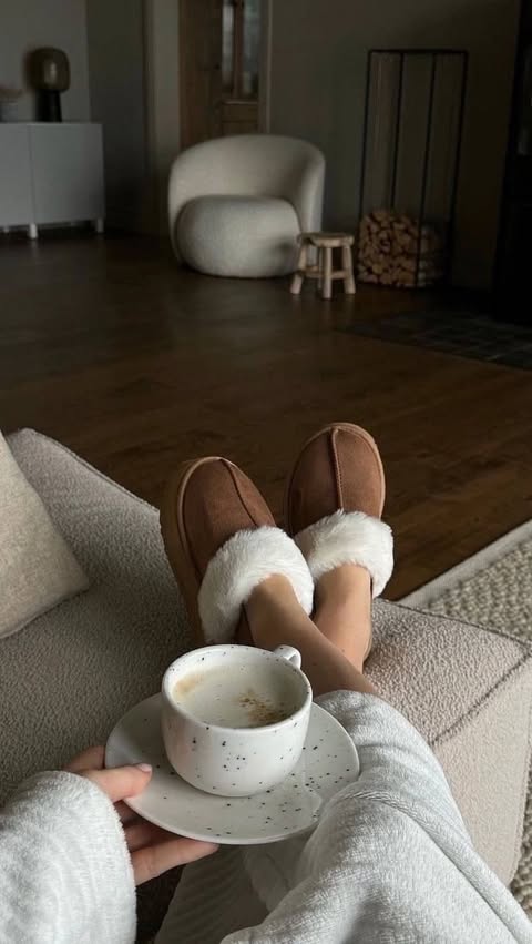 Instagram post by @ninnanatsvlishvili for Chicwish. Caption reads: Whole white outfit🤍
@chicwish.