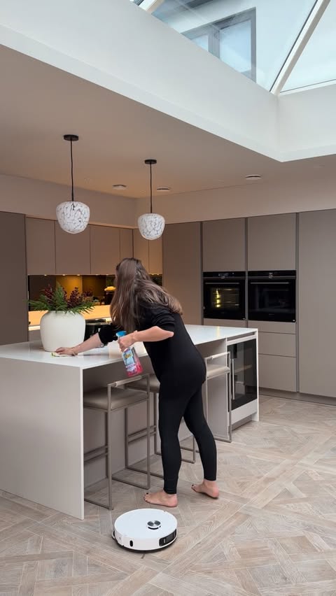 Instagram post by @louise_andallthingshome for Dreame. Caption reads: I’ve been putting the Dreame L40 Ultra through its....