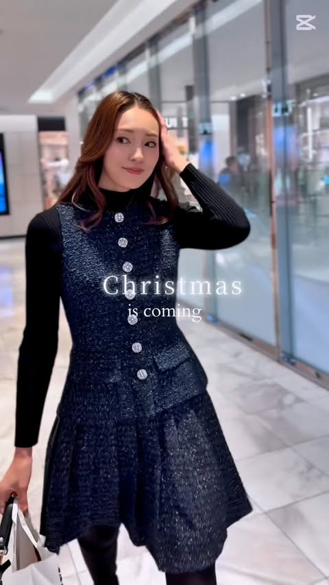 Instagram post by @mana_etty for Saturday Club. Caption reads: [...] クリスマスにぴったりなツイードセットアップ🤭 @saturdayclub....