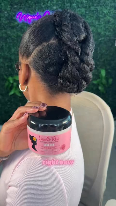 Instagram post by @niquescurls for Camille Rose. Caption reads: [...] wash days✨ I’ve been using the Camille Rose....