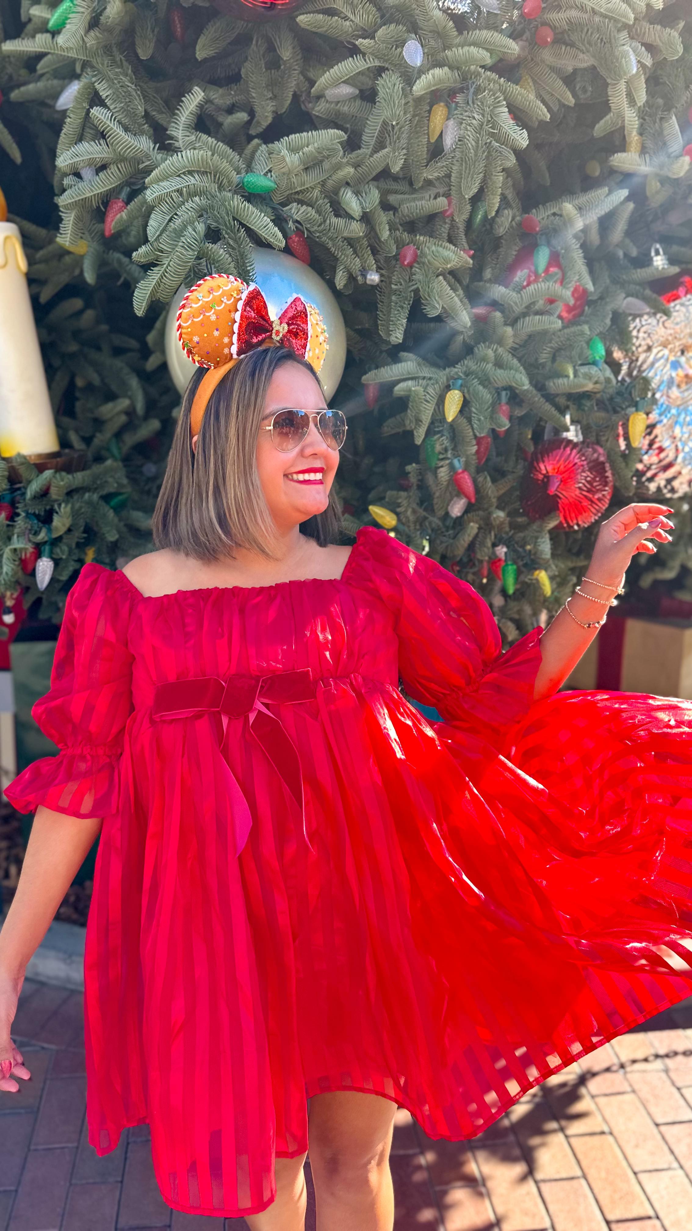 Instagram post by @thekatadventure for Unique Vintage. Caption reads: ✨🎄 The holidays have officially arrived at the....