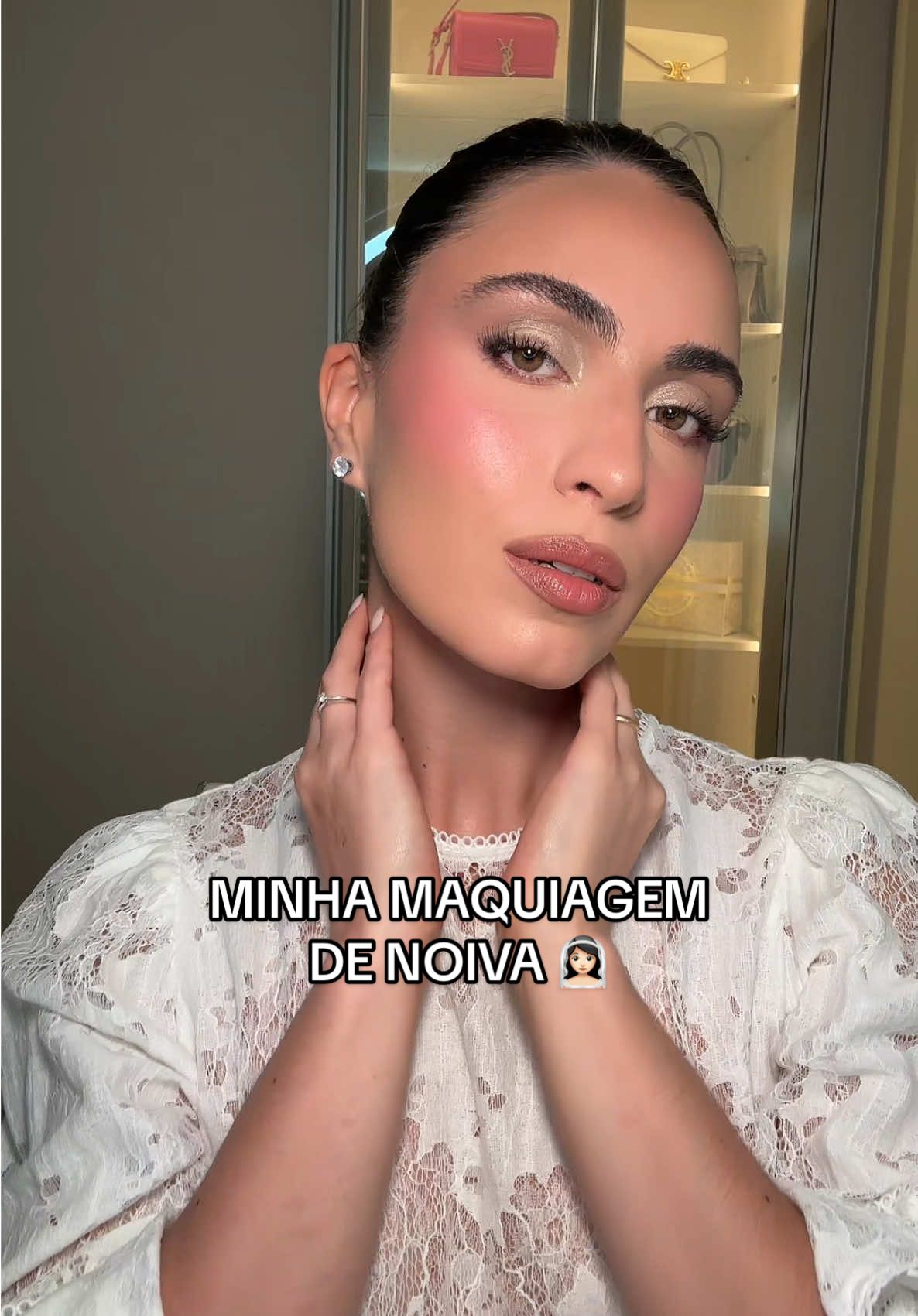 TikTok post by @natdeusdara for Carolina Herrera. Caption reads: FALTAM SÓ 30 DIAS! 👰🏻‍♀️ Achei essa opção de....