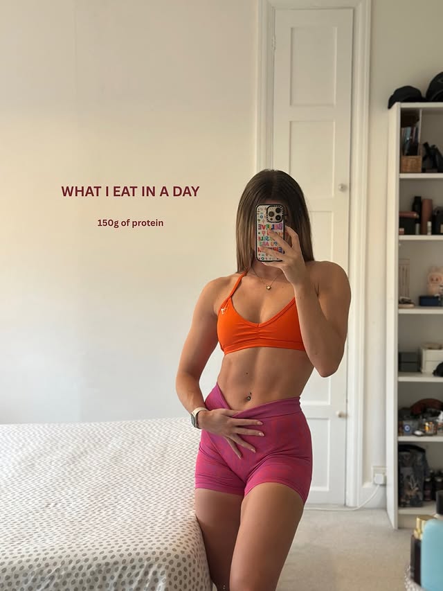 Instagram post by @emilyy_fitness_ for Protein Works. Caption reads: [...] of food🥑🍓🥣🍌 @gymshark EMILYFIT10....