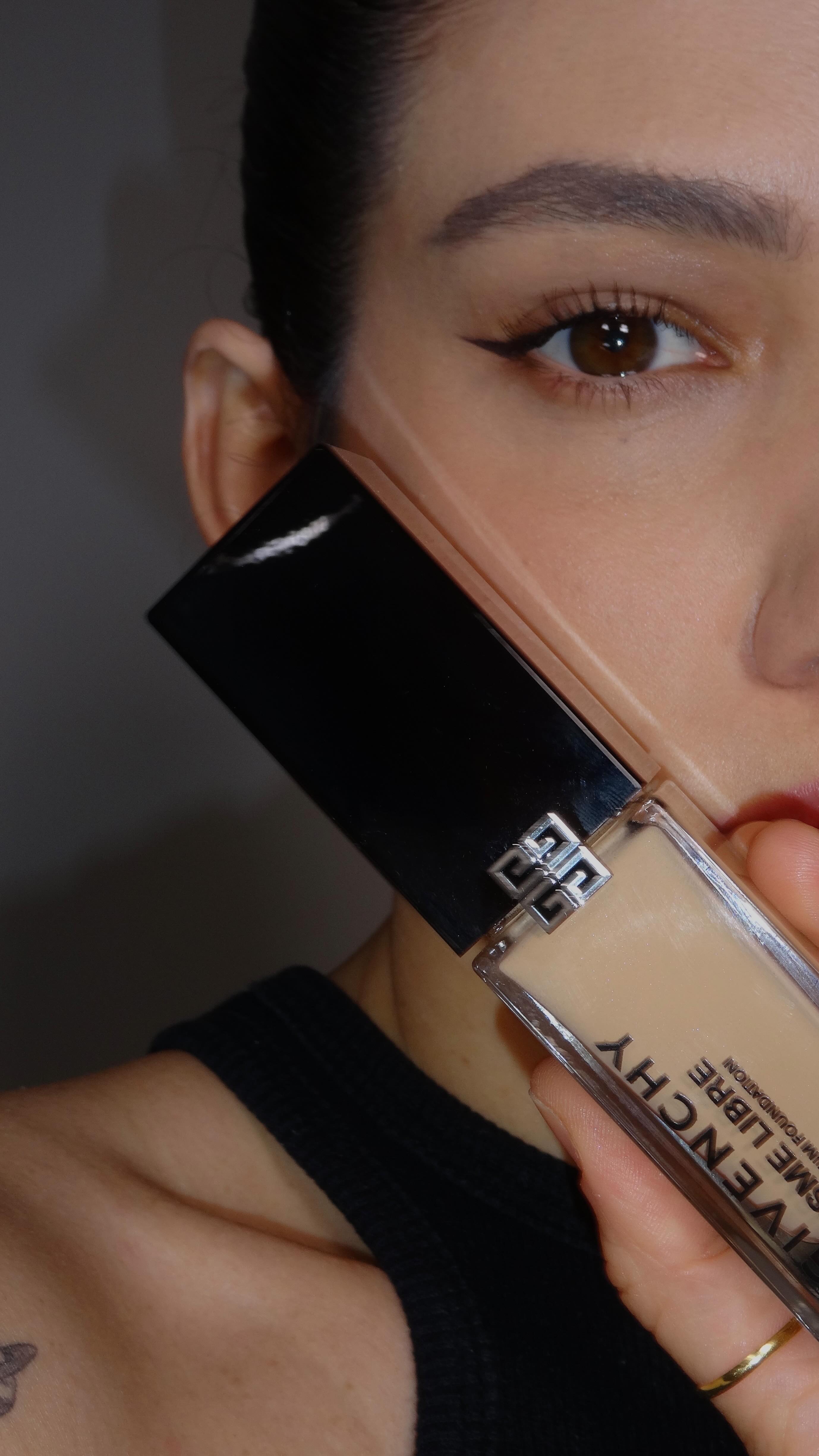 Instagram post by @kaka.oliveira for Givenchy Beauty. Caption reads: O lançamento mais lindo de base do ano é sem....