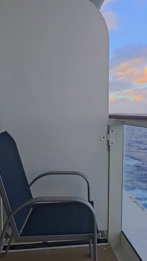 Instagram post by @cocoabrowntravels for Norwegian Cruise Line. Caption reads: Spending Christmas and New Year’s on the sea 🌊....