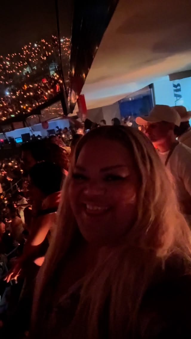 Instagram post by @joolieannie for method. Caption reads: Same island , same divas, connecting with new....