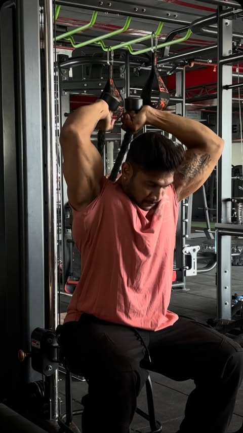 Instagram post by @roshantirunagaript for MuscleBlaze. Caption reads: [...] scoop closer to your goals, Get your....
