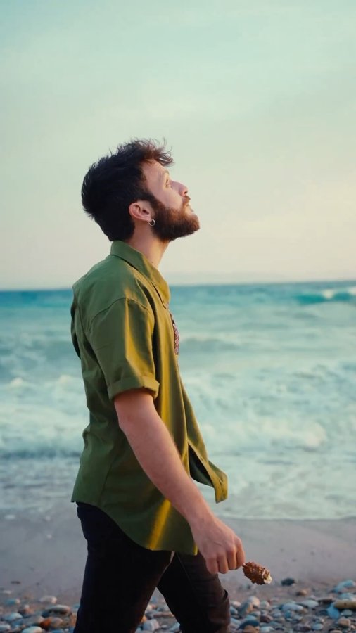 Instagram post by @yiorgosbenos for Nuii Icecream. Caption reads: Tο καλοκαίρι ξεκινάει όταν αρχίζουμε να μετράμε τα....