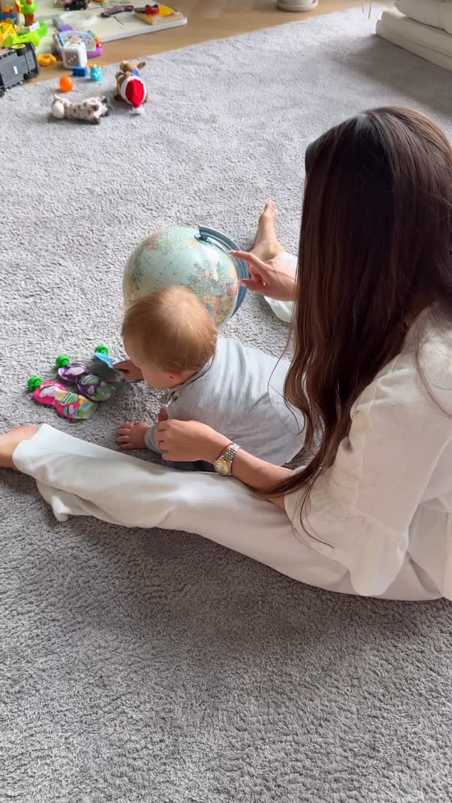 Instagram post by @paulinakorol for BoboVita. Caption reads: Dziecko to nie mini dorosły. Jest jeszcze za mały....