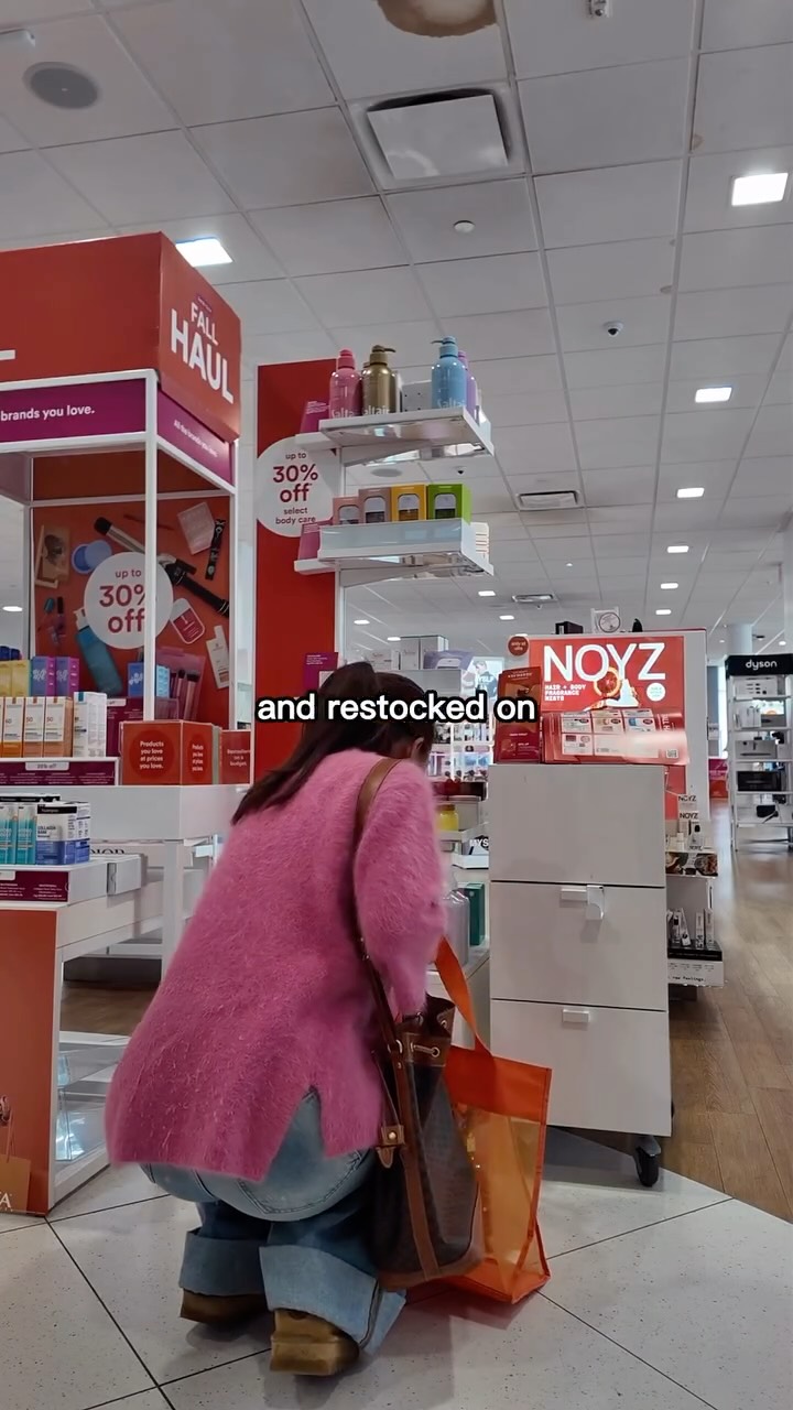 Instagram post by @dazzoloqy for Hempz. Caption reads: #AD fall is finally here wooohoo 🍁 

come with me....