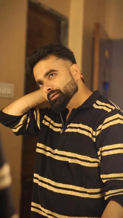 Instagram post by an influencer for Flipkart. Caption reads: [...] time to upgrade = RIGHT NOW. @flipkart Big....